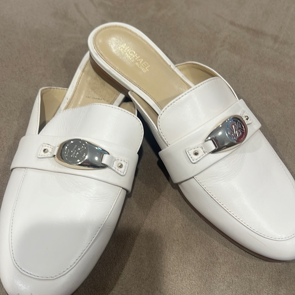 Michael kors mules tan with gold size 6 good condition